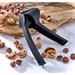 WALLNUTS & 
NUT CRACKER